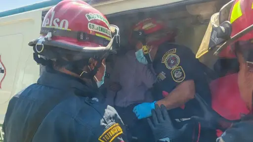 Los cuerpos de socorro atendieron a varios menores de edad y maestros a causa de una intoxicación por consumo de alimentos. ,Bomberos Municipales Departamentales. 