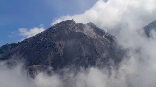 Actividad del volcán Santiaguito el martes 28 de abril de 2026.  ,Conred