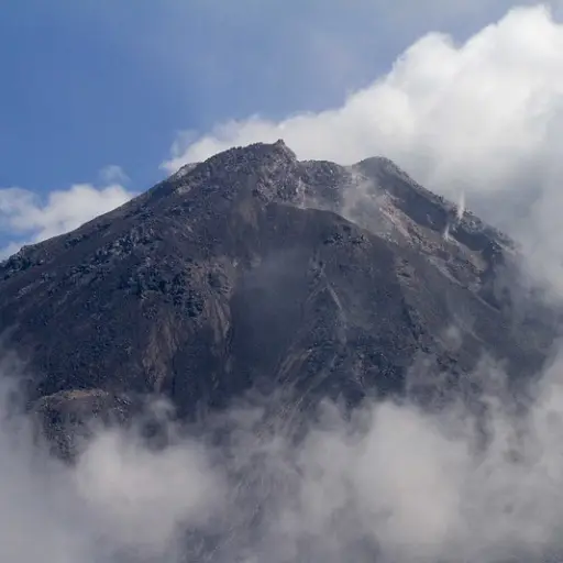 Actividad del volcán Santiaguito el martes 28 de abril de 2026.  ,Conred