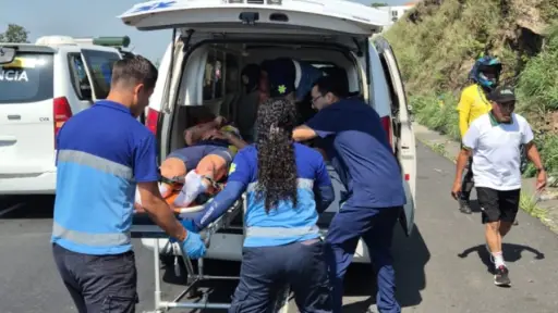 Ciclista es trasladado a un centro asistencial tras accidente en Vuelta Bantrab 2026