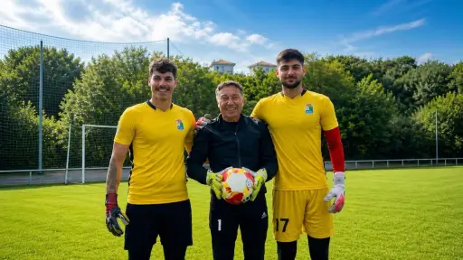 Ángel Mateos salió del retiro y volvió a jugar futbol con 70 años - instagram @cdcolunga