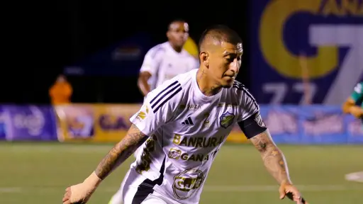 Stheven Robles, capitán de Comunicaciones - Comunicaciones FC