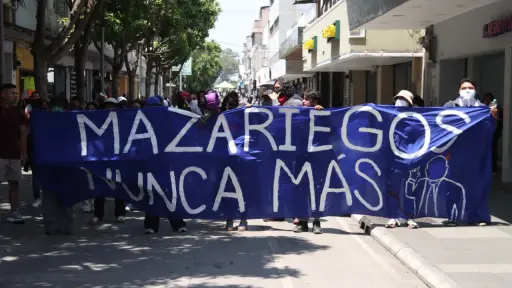 Los estudiantes avanzaron por el Paseo de la Sexta hasta la sede del Ministerio Público.  ,Alex Meoño 