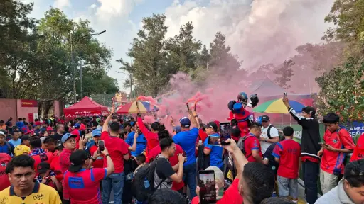 La afición de Municipal convierte El Trébol en una fiesta - Alex Meoño