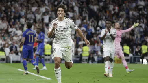 Real Madrid se lleva el triunfo ante Real Oviedo 