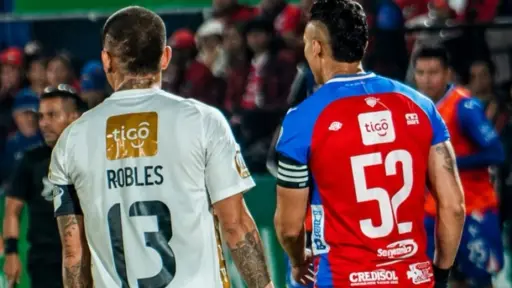 El jugador de Comunicaciones, Stheven Robles