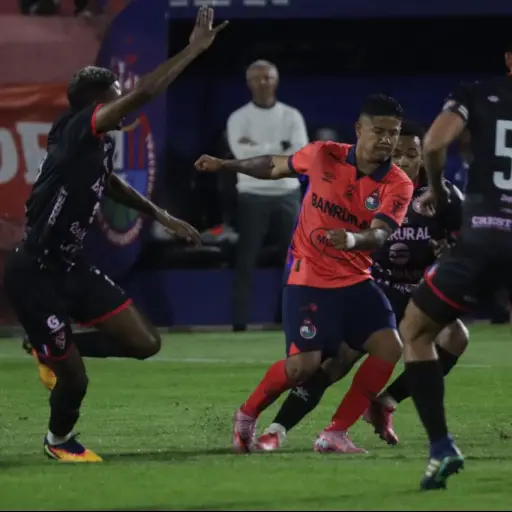Partido entre Municipal y Xelajú MC en la fase regular del Clausura 2026 - Alex Meoño