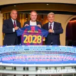 Hansi Flick junto a Joan Laporta y Rafa Yuste - FC Barcelona