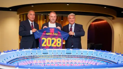 Hansi Flick junto a Joan Laporta y Rafa Yuste - FC Barcelona