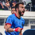 Rodrigo Saravia celebrando ante Mixco 