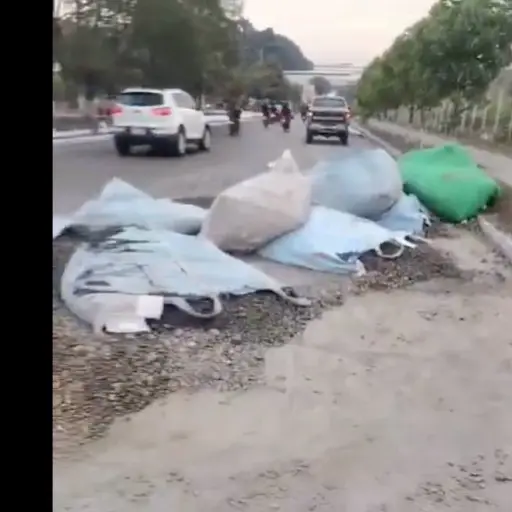 Área donde el camión botó la carga en Villa Nueva. ,PMT de Villa Nueva