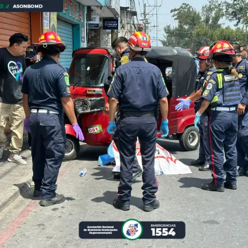 El conductor del mototaxi fue atacado en un sector de Villa Canales. ,Bomberos Municipales Departamentales