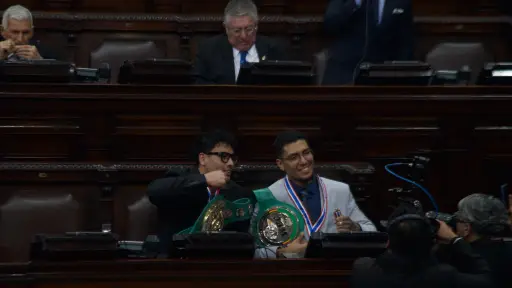 Lester Martínez y Joshua Antón son condecorados en el Congreso - Omar Solís