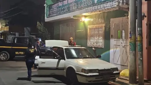 Las autoridades establecieron que el cadáver era transportado en este vehiculo desde la zona 18 y aún trabajan para esclarecer cuál era su destino. ,PNC de Guatemala.