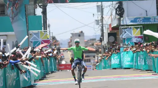 José Misael Urián, ganador de la cuarta etapa de la Vuelta Bantrab 2026 - Federación de Ciclismo