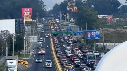 Este es el panorama de la salida hacia el sur por la carretera al Pacífico.  ,PMT de Villa Nueva.