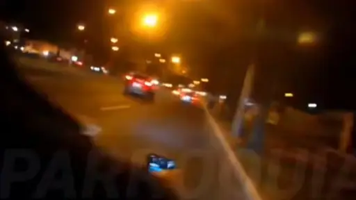 Los ladrones arrebataron el celular a su propietario, aprovechando que tenían una motocicleta con más alto cilindraje. ,Captura de pantalla.
