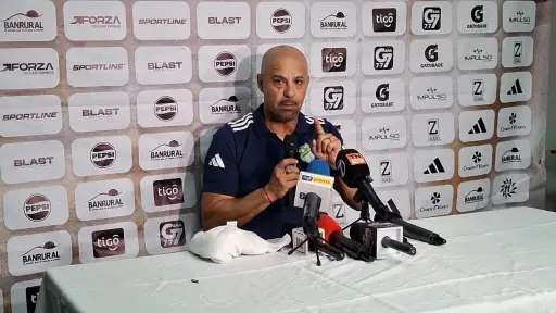 Marco Antonio Figueroa en conferencia de prensa