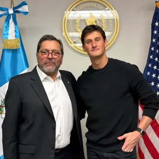 Nicholas Hagen visitó el Consulado de Guatemala en Columbus 