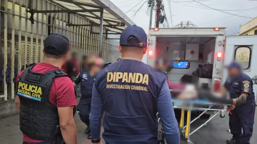 Los capturados fueron llevados a la emergencia de un centro asistencial, tras ser reducidos al orden por los agentes de la PNC. ,PNC de Guatemala.
