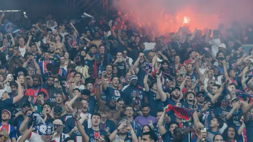 Festejos de la afición del PSG tras el bicampeonato de Champions League  