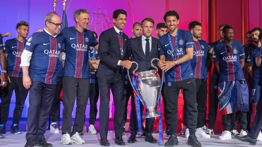 Delegación del PSG fue recibida por el presidente de Francia 