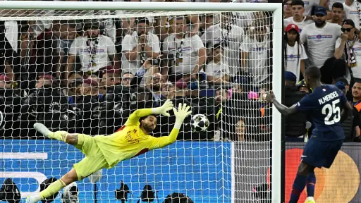 El portero del Arsenal David Raya.