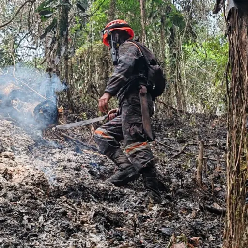 El Ejército de Guatemala trabajó por varias horas en la aldea Gracias a Dios. ,Ejército de Guatemala.