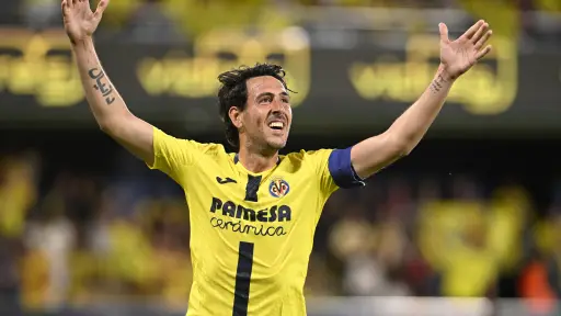 El centrocampista del Villarreal Dani Parejo celebra tras marcar el 1-0, durante el partido de la jornada 38 de La Liga. 