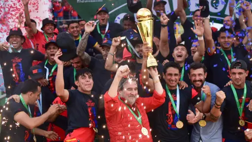 Municipal con la copa 32 de Liga Nacional 