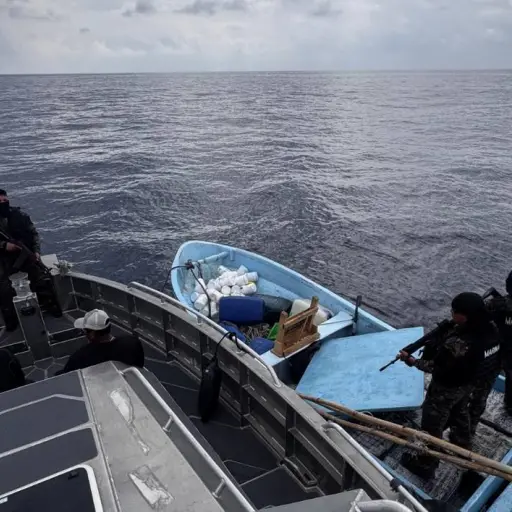 La embarcación interceptada por las autoridades guatemaltecas en aguas del Pacífico. ,Ejército de Guatemala
