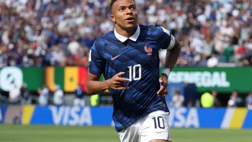 Tras su gol ante Senegal, Mbappé igualó a Olivier Giroud como máximo goleador histórico de la selección de Francia al alcanzar los 57 goles. ,EFE