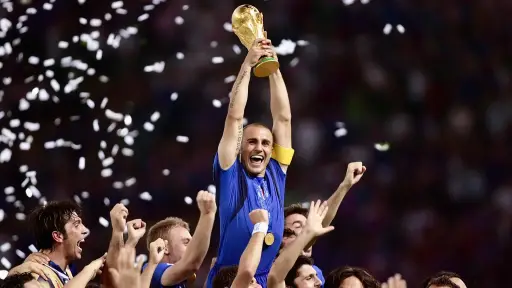 Cannavaro fue campeón con Italia en el Mundial 2006. ,FIFA