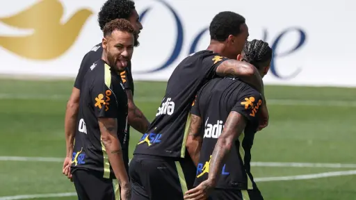 Neymar se entrenó con el resto del grupo de la selección de Brasil ,EFE