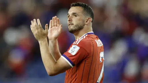 John McGinn de Escocia saluda a sus seguidores después de ganar el partido de la fase de grupos de la Copa Mundial de la FIFA 2026
