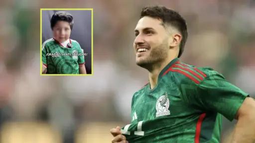 El emotivo detalle de Santiago Giménez con el niño del suéter navideño. ,Redes sociales.