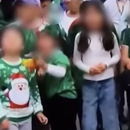 Sin camiseta del Tri, niño emociona al apoyar a México como puede. ,Captura de pantalla video de Facebook.