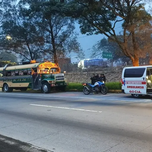 Área donde ocurrió un ataque armado dentro de un bus en ruta al Pacífico. ,Bomberos Voluntarios