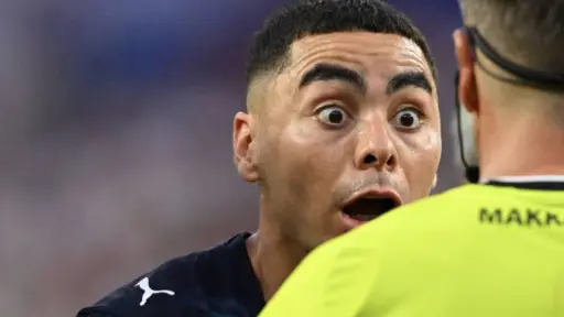 Miguel Almirón hace historia con la primera expulsión por la llamada Ley Vinicius en el Mundial 2026. ,Redes sociales. 