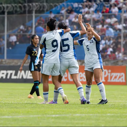 Partido amistoso entre las selecciones femeninas de Guatemala y El Salvador - La Selecta SLV