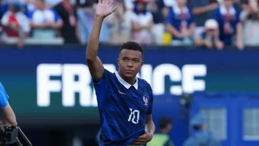 Mbappé supera a Klose y amenaza el récord de Messi. ,EFE.