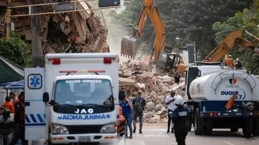 Los cuerpos de rescate en Venezuela trabajan contra el tiempo para encontrar personas con vida. ,EFE