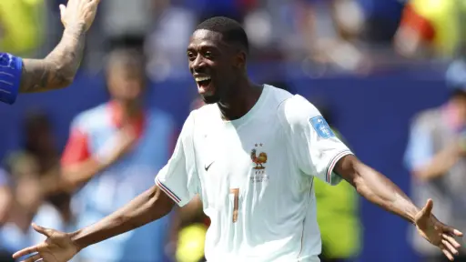 Ousmane Dembélé marcó un triplete ante Noruega.  ,EFE
