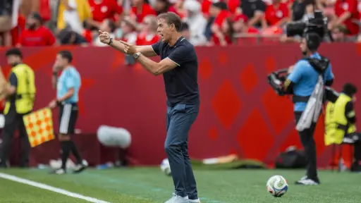 El seleccionador de Catar Julen Lopetegui durante uno de los juegos del Mundial 2026. ,EFE