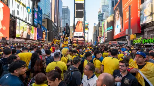 Aficionados de Ecuador se reúnen en Times Square en Nueva York ,EFE