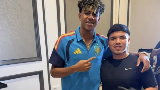 Bryan Guardado, el barbero de las estrellas que triunfa en el Mundial 2026. ,nd.bryan / Instagram. 