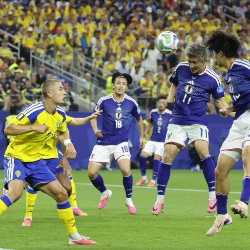Acción de juego entre Japón y Suecia por el Mundial 2026