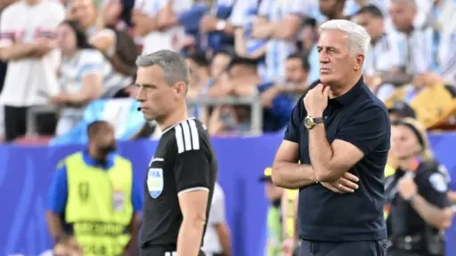El seleccionador de Argelia, el bosnio Vladimir Petkovic, busca este lunes una victoria sobre Jordania. ,EFE