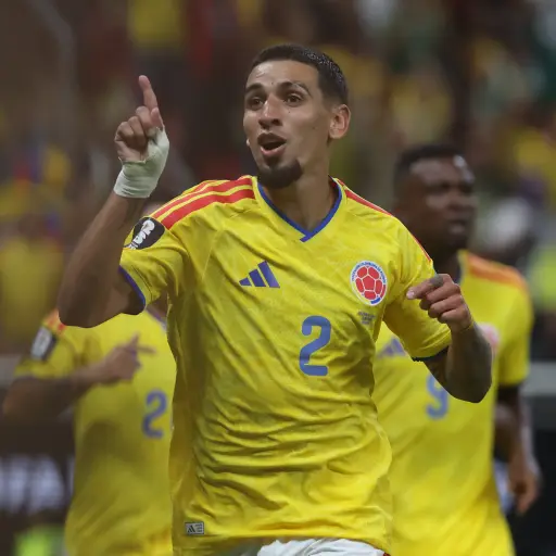 Colombia festejando gol ante República Democrática del Congo 