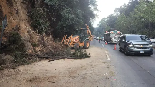 Recientemente, un derrumbe afectó la ruta Interamericana y dejó un herido a causa de la saturación de humedad en los suelos. ,Conred.